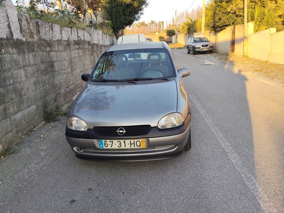 Opel corsa a gasolina muito bom estado revisão feita