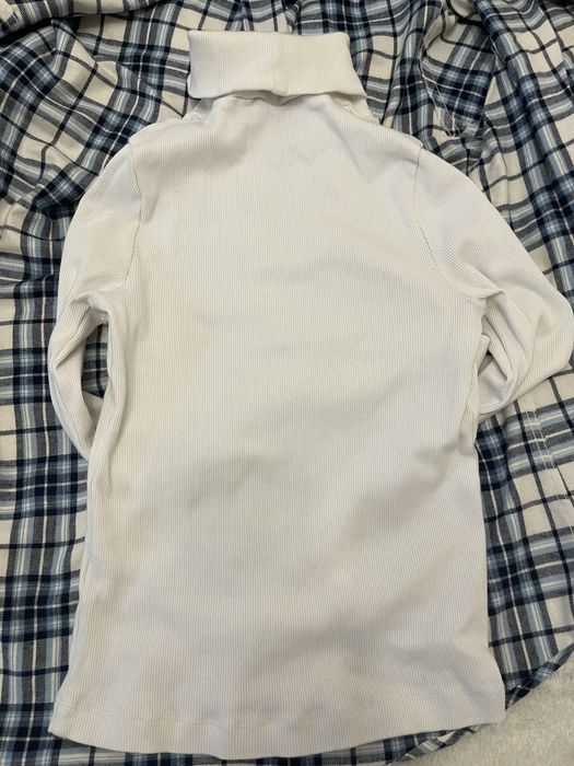 Гольф жіночий білого кольору