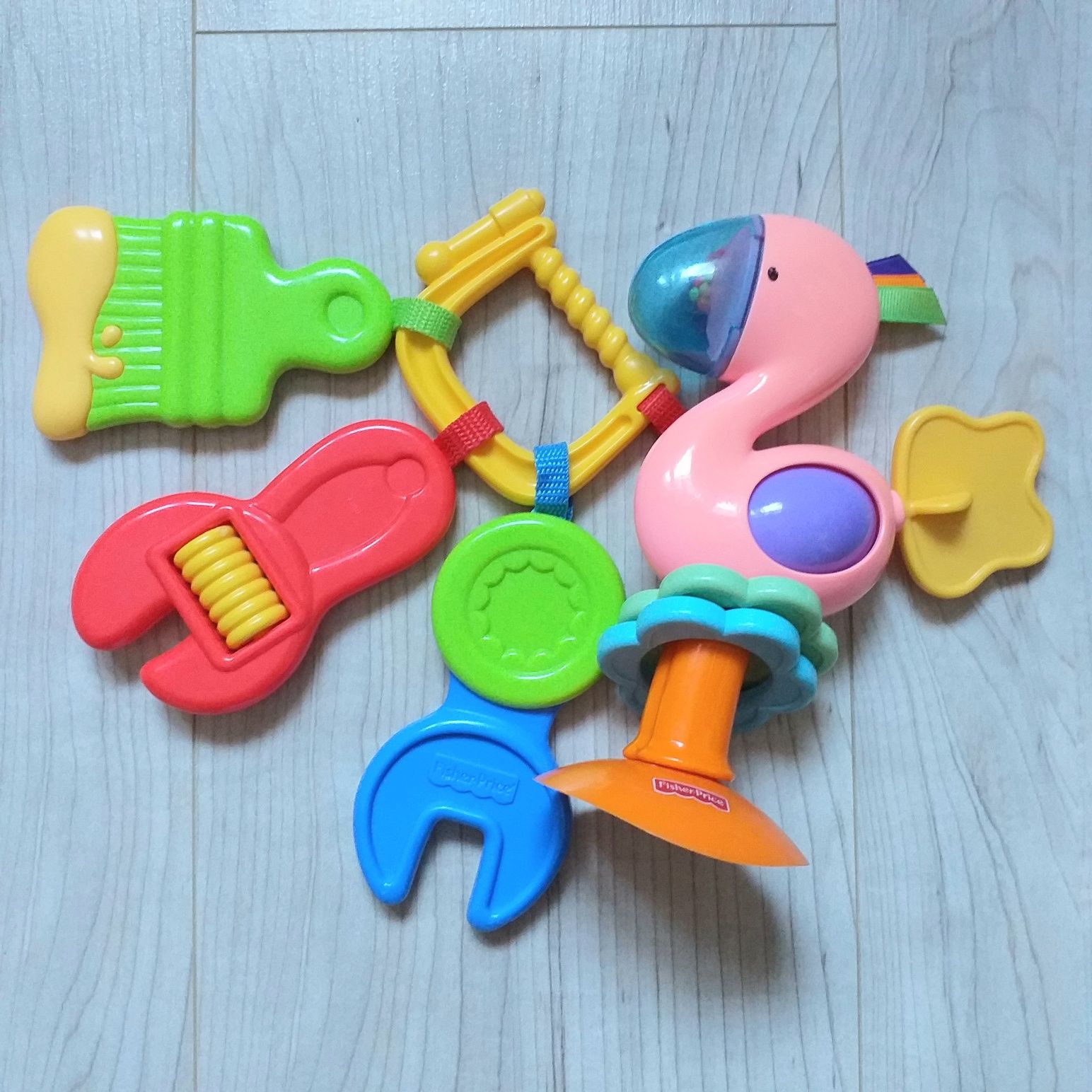 Zestaw zabawek manipulacyjnych Fisher Price gryzak-narzędzia i Flaming