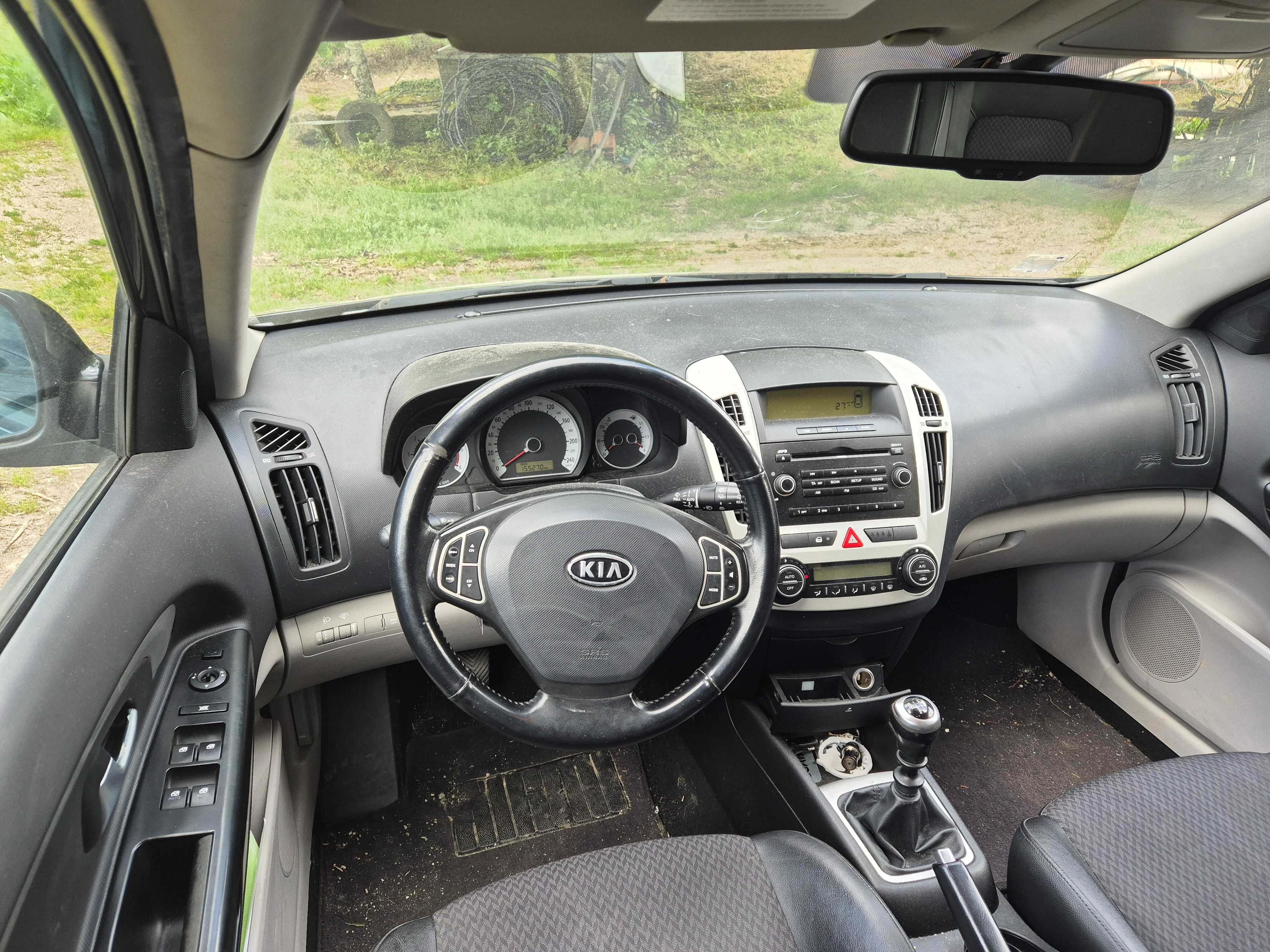 Kia Ceed preto com poucos kms