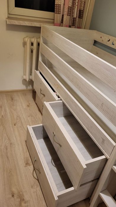 Łóżko dziecięce, antresola