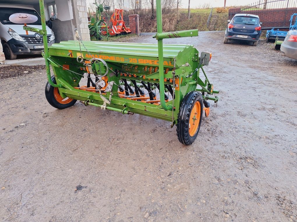 Siewnik zbożowy 2,5m Amazone D8 Special  stan dbd nie Hassia