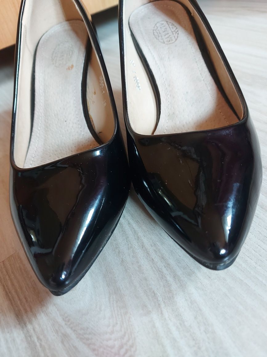 Buty czarne czółenka szpileczki lakierowane r38