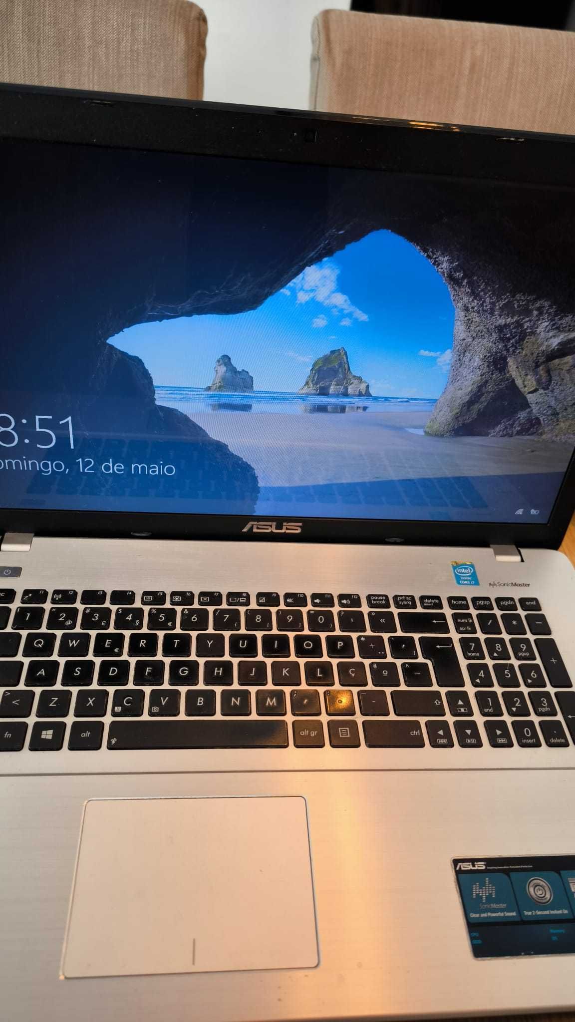 Vendo Portátil Asus K750J - 17"