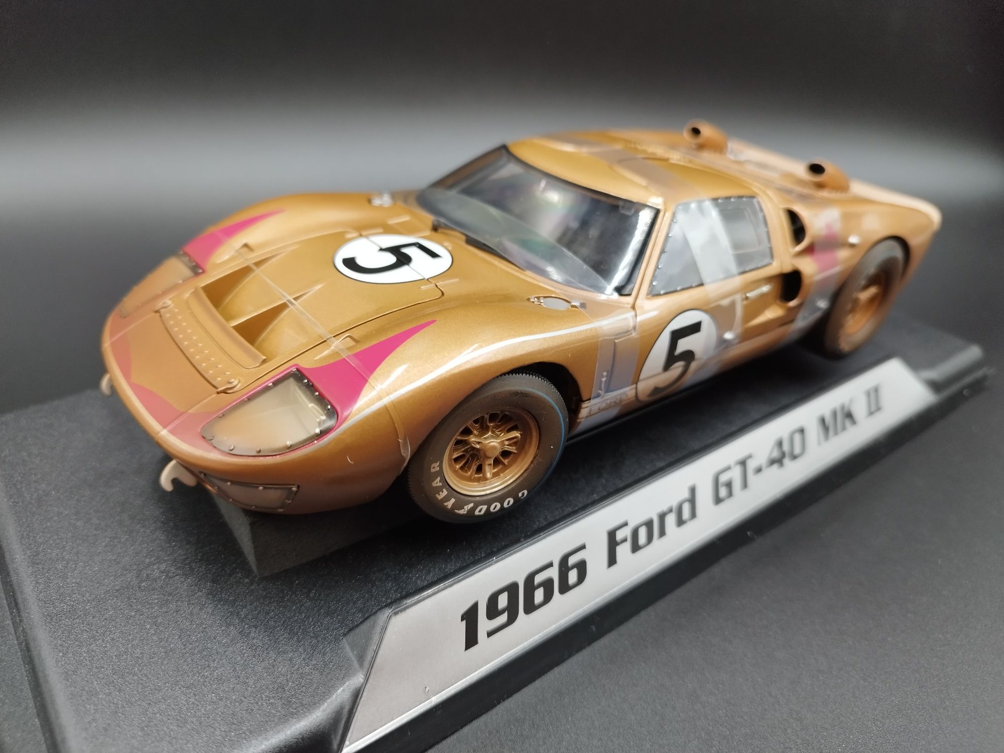 1:18 Shelby Collectibles Ford GT40 Mk II #5 3rd 24h LeMans 1966
Marka