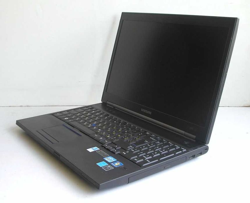 Ноутбук Samsung (Intel Core I5 / 8 ГБ / NVidia 1 ГБ / 15" 1600x900)