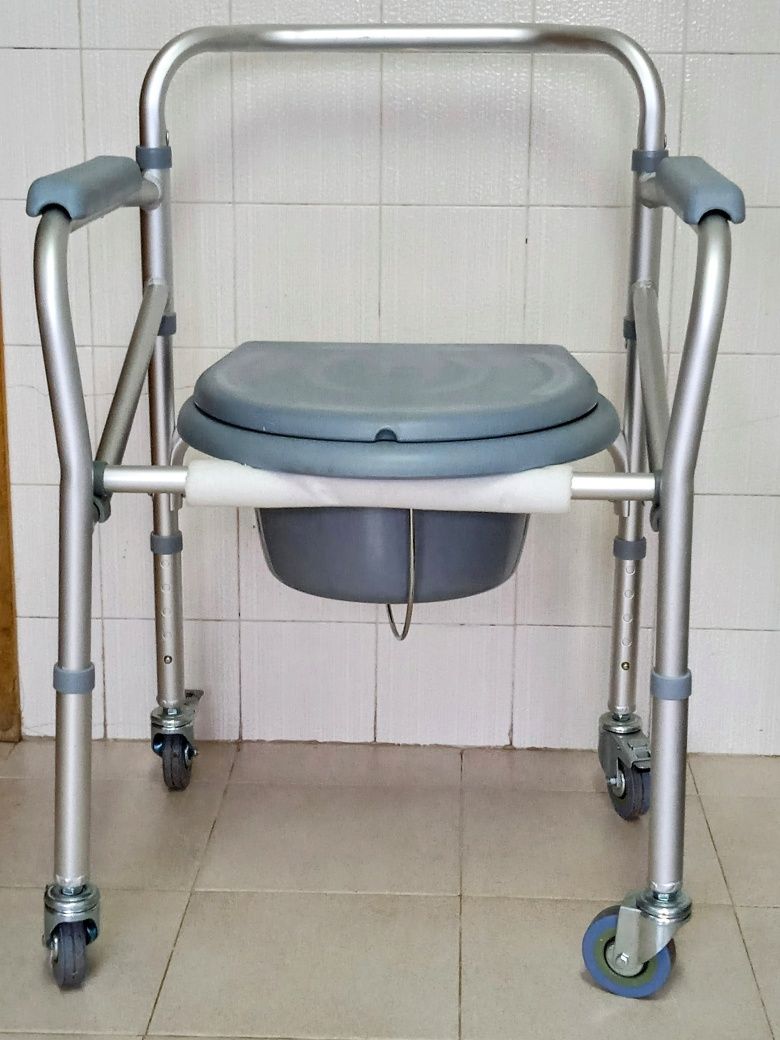 Cadeira sanitária articulada