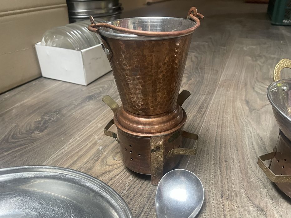 Indyjskie naczynia do restauracji rozne rodzaje