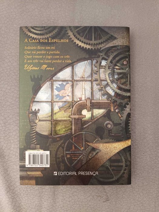 Livro "A casa dos espelhos", de Ulysses Moore