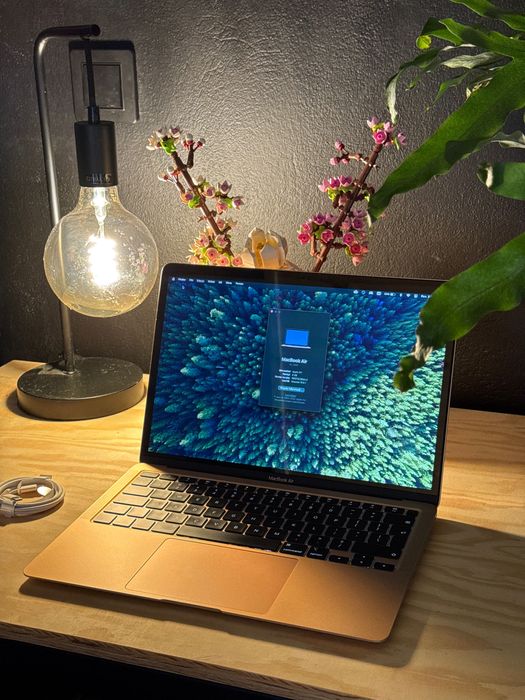 Apple MacBook m1 2020 , 256 GB 8 RAM