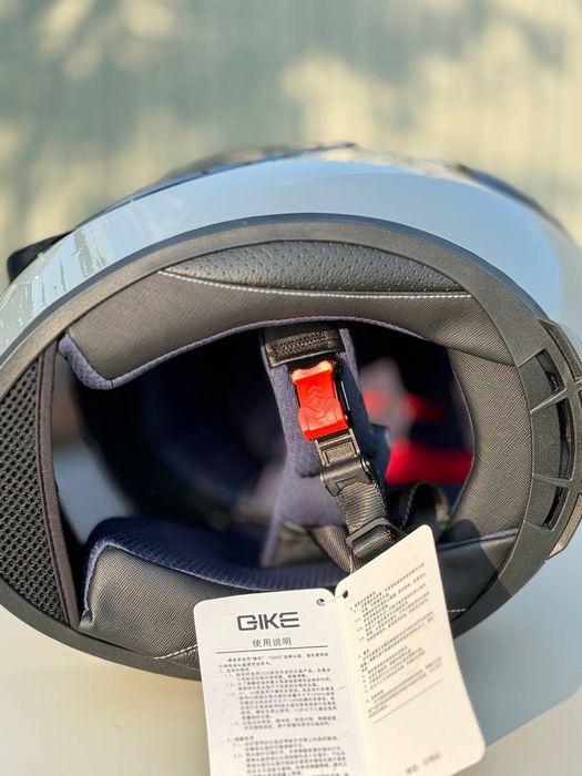 Шолом інтеграл QKE, сірий глянець (тоноване скло) 

Класичний шолом ін