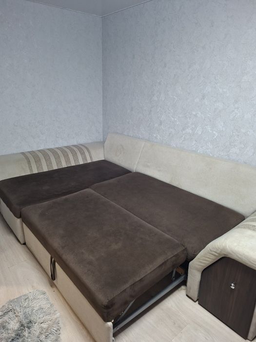 Диван мягкий уголок