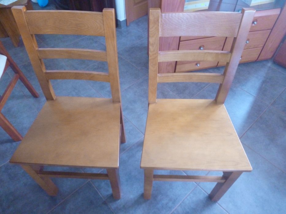 Cadeiras em pinho NOVAS