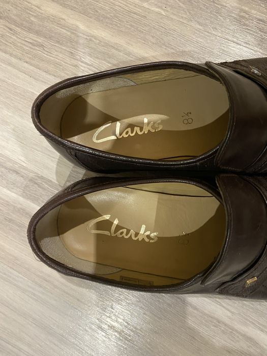 Продаю взуття кларкс