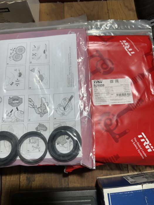 Задні амортизатори passat б7 jeta Mk6 beetlе