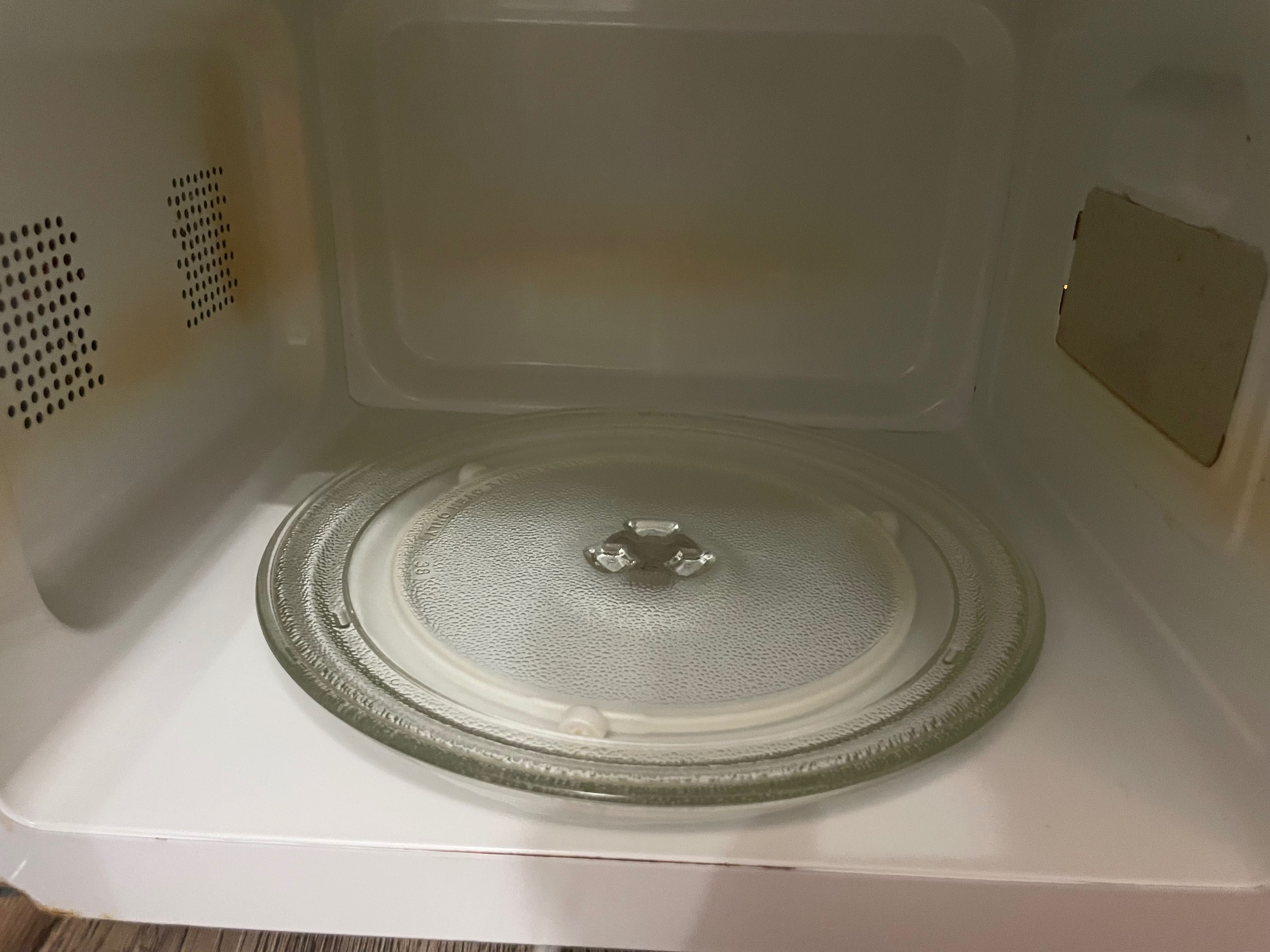 Microwave with original box/ mikrofalówka z oryginalnym pudełkiem