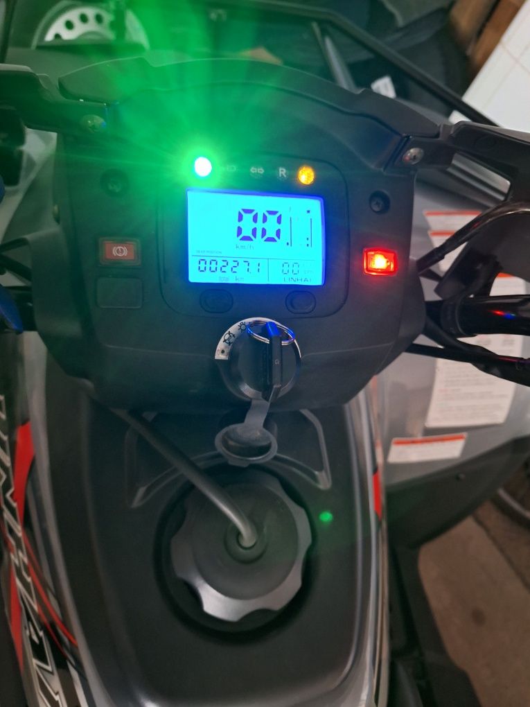Vendo moto quatro semi nova preço fixo