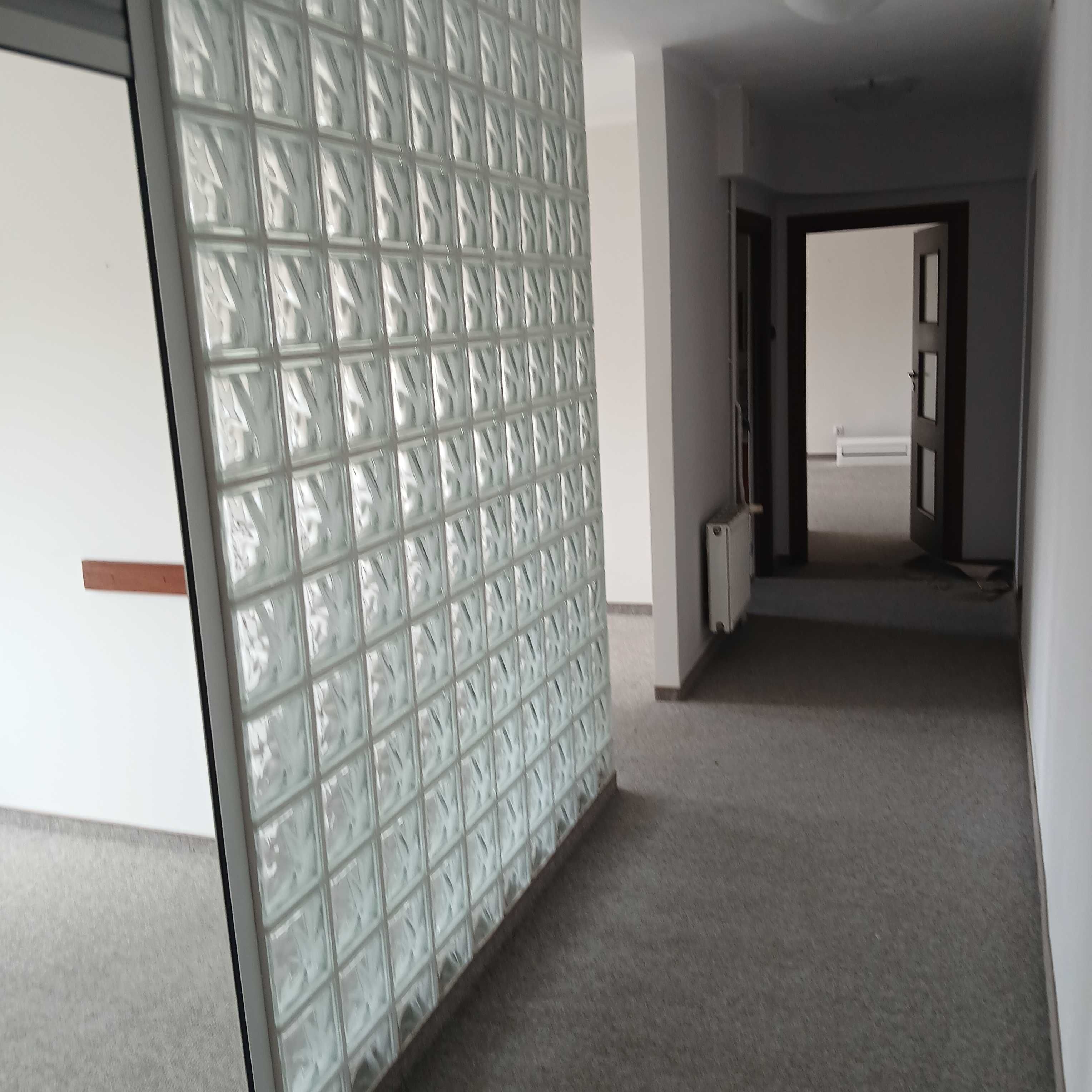 Wynajmę biuro o pow. 80m2 w centrum Wielunia