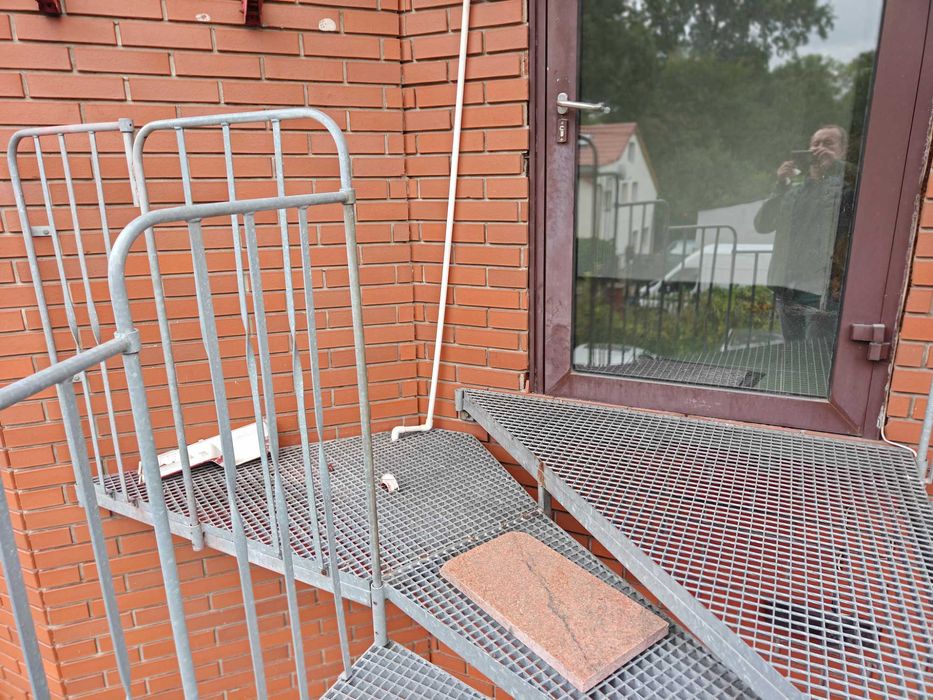 Schody zewnetrzne spiralne,fi ok,250cm,wysokosc ok,360cm+1m poręcze