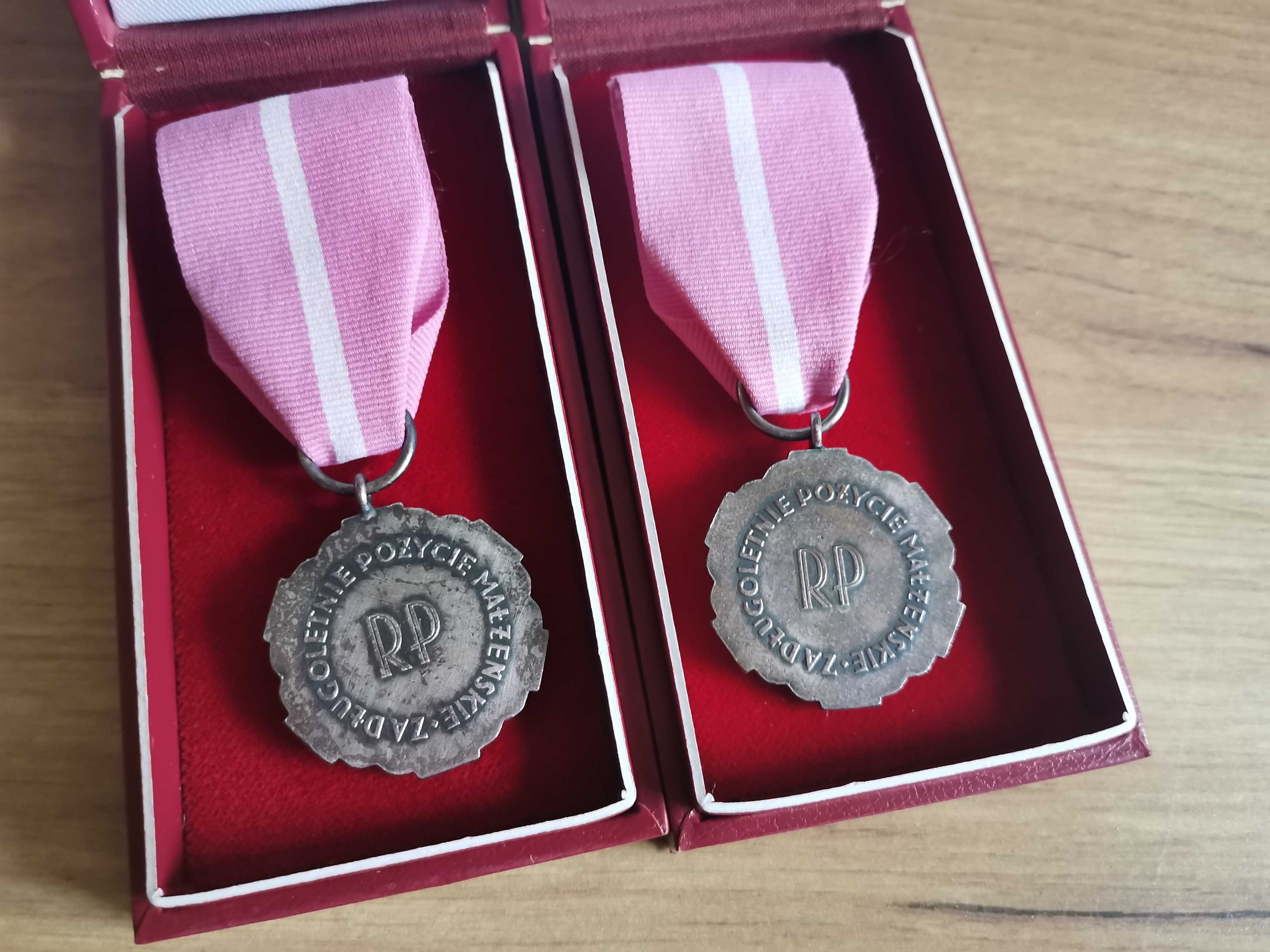 Medal, order za długoletnie pożycie małżeńskie 2 sztuki