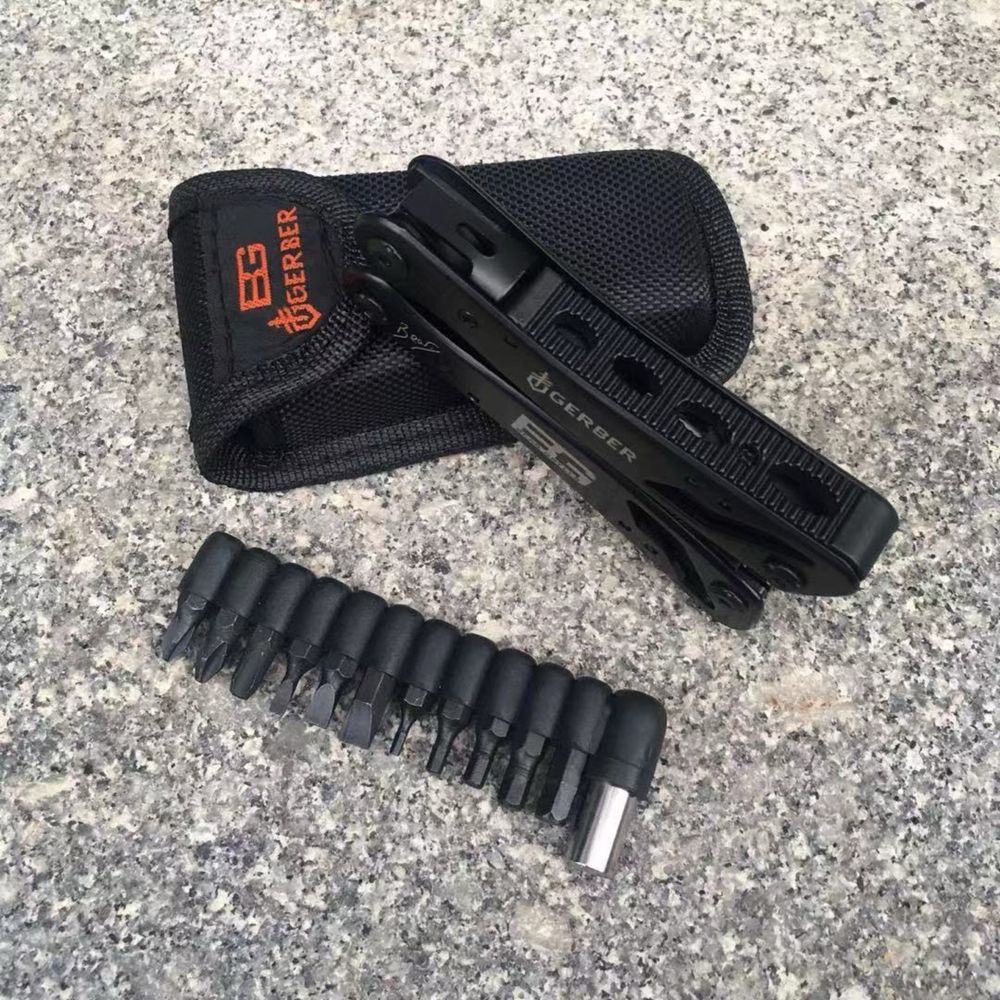 Мультитул плоскогубцы 12 в 1 GERBER Bear Grylls Black с набором бит