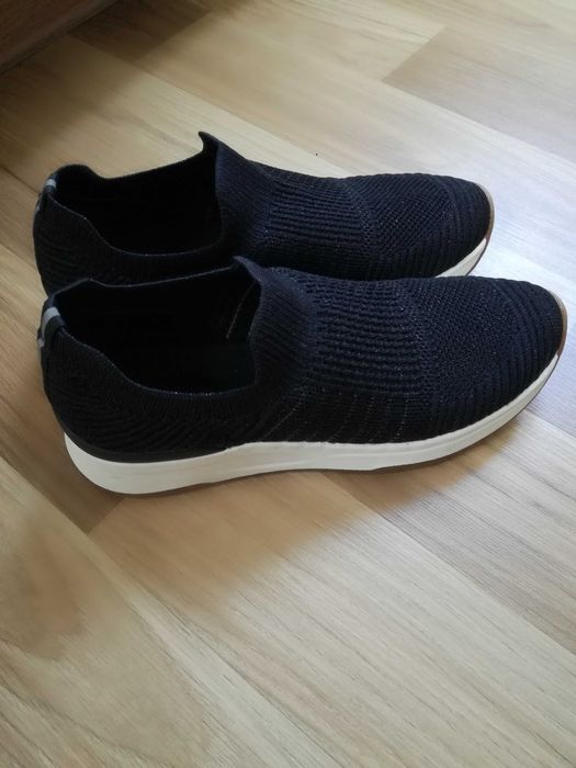 Nowe OYSHO Sport buty sportowe wsuwane