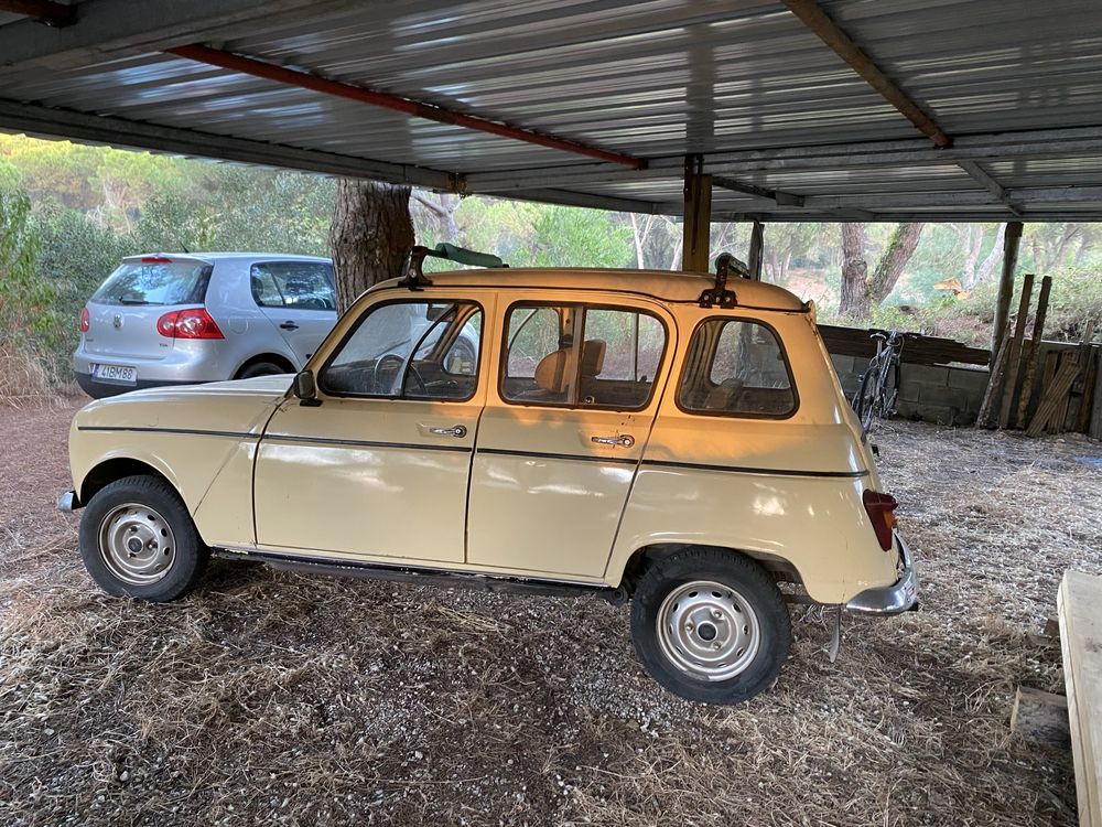 Carro Renault 4L a funcionar bem