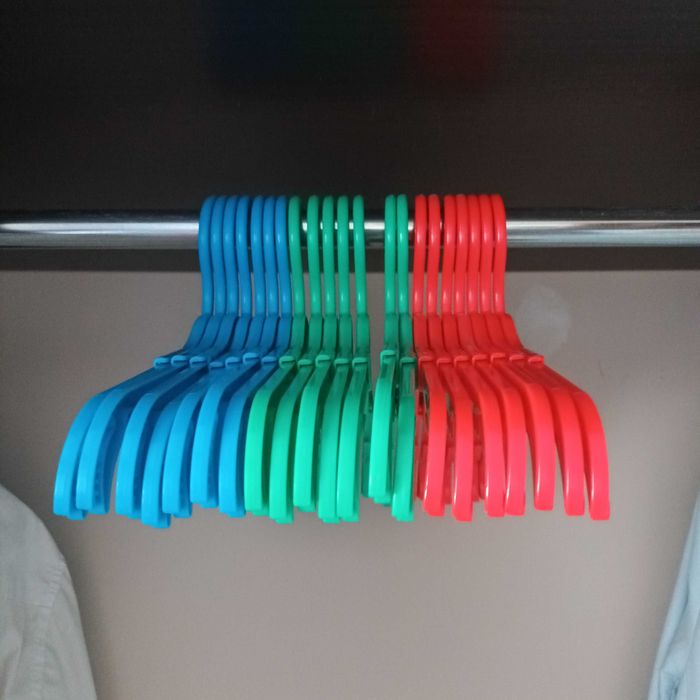 Wieszaki kolorowe dla dziecka do szafy :) Regulacja wielkości.