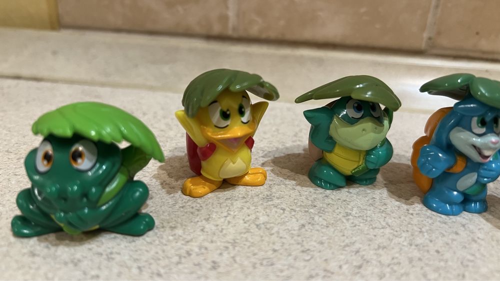 Тваринки під листочками кіндер іграшки фігурки