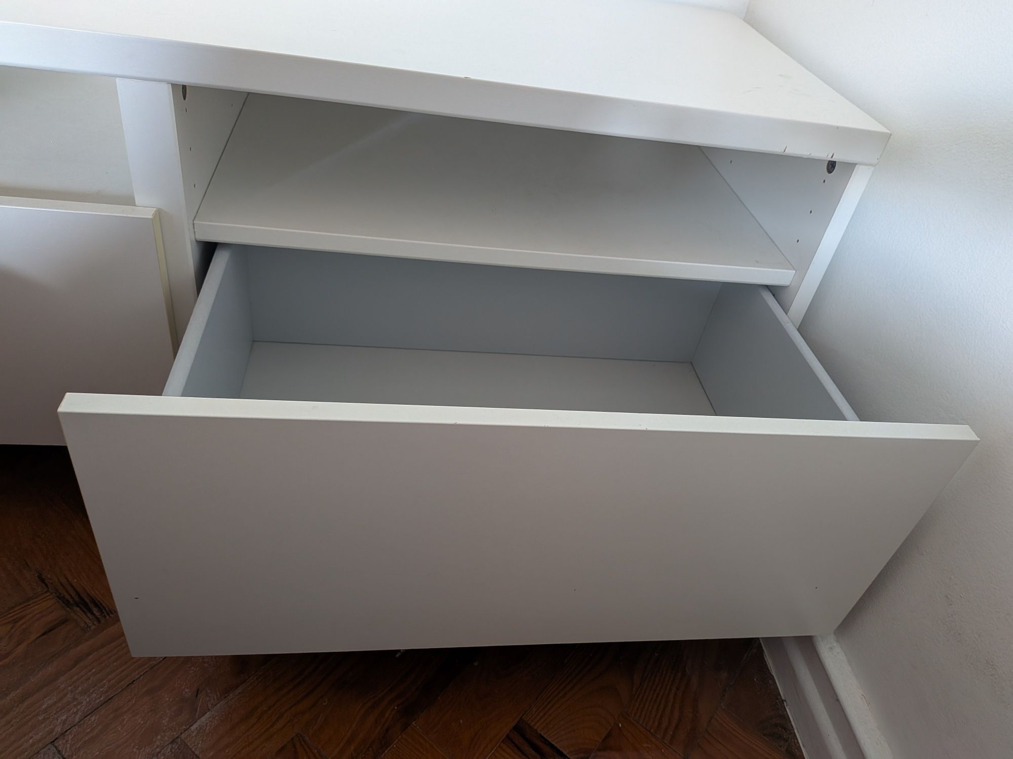 Móvel de TV IKEA BESTÅ, cor branca, 120x40x40