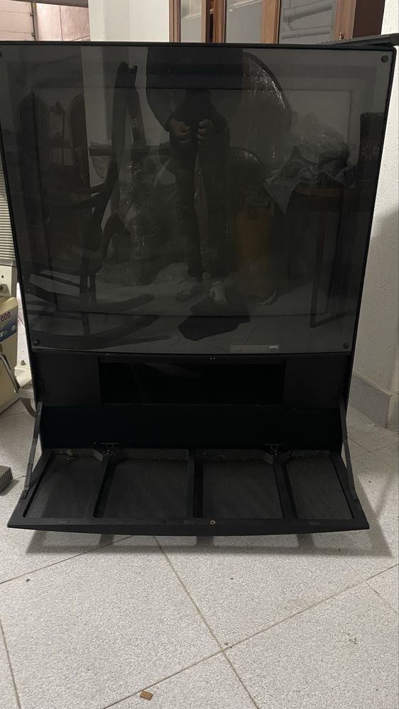 Televisão antiga Loewe Art Plus 84-100 SAT