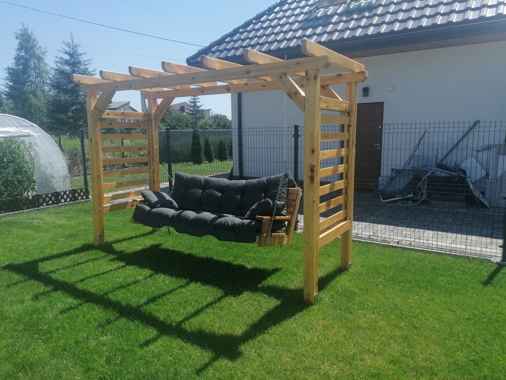 pergola hustawka drewniana