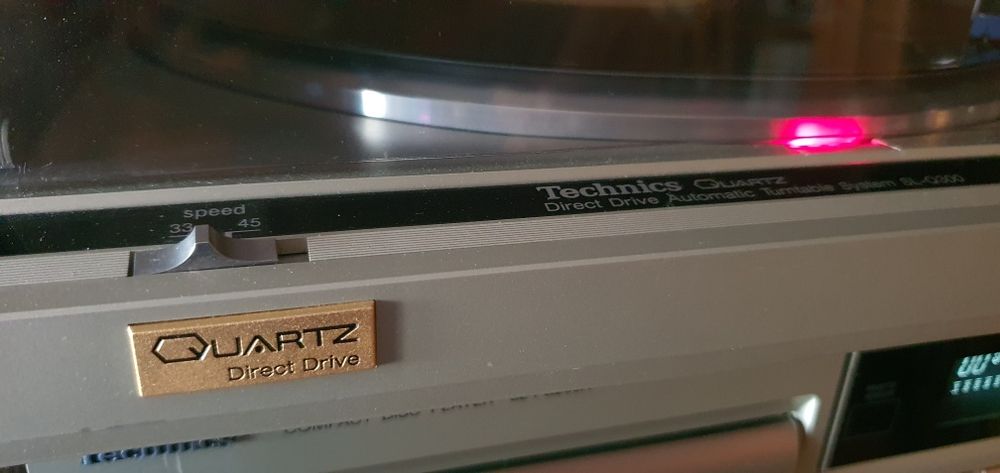 Gramofon TECHNICS Quartz