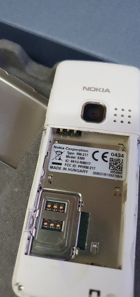 Nokia 6300  , biała  .