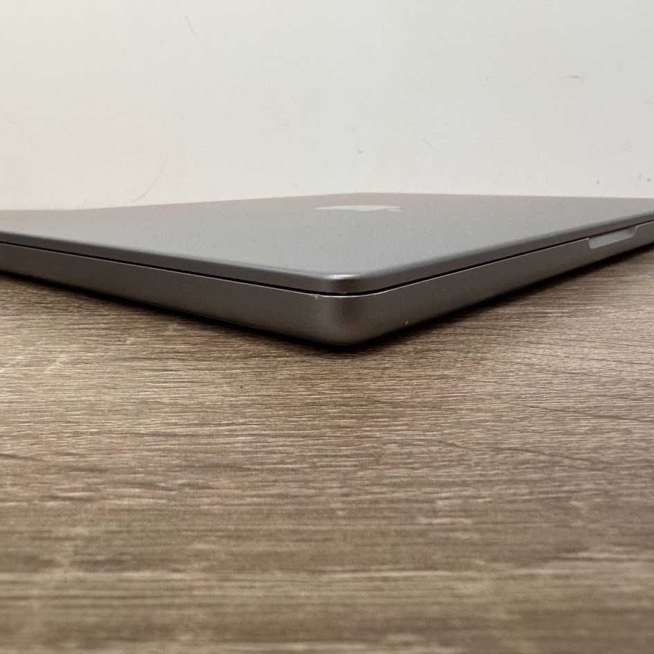 Macbook Pro 14" 2021 M1 Pro/16Gb DDR5/SSD 512Gb акб: 93% (код: M0447)