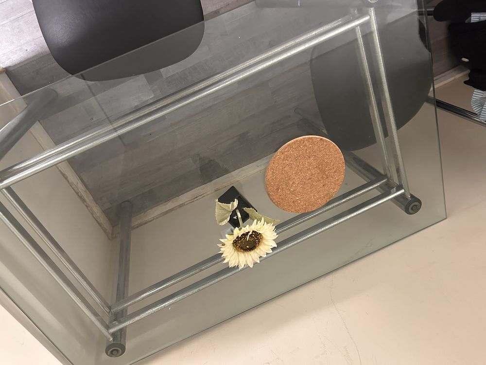 Mesa de vidro de quatro lugares