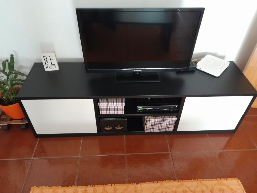 Movel de tv e arrumação