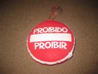 Sinal de Trânsito em Peluche “Proibido Proibir” para Auto!