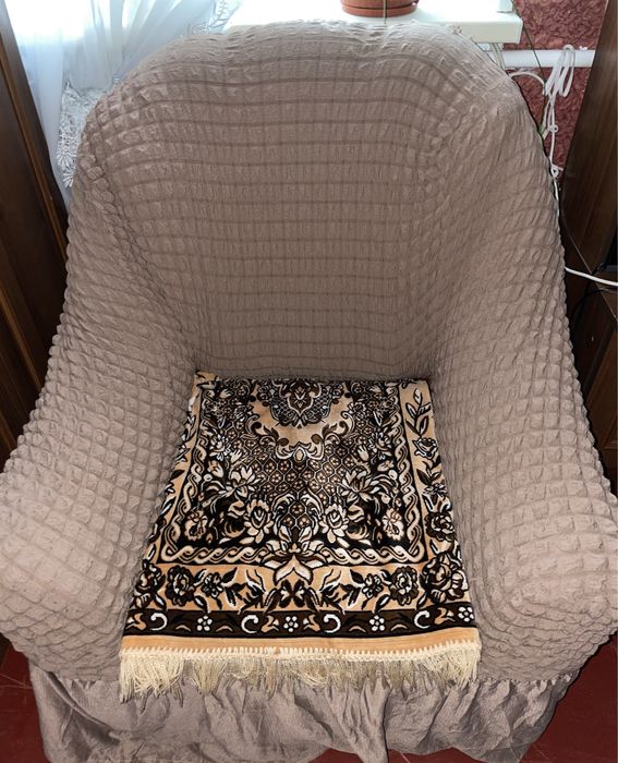 Продам два крісла та розкладний диван