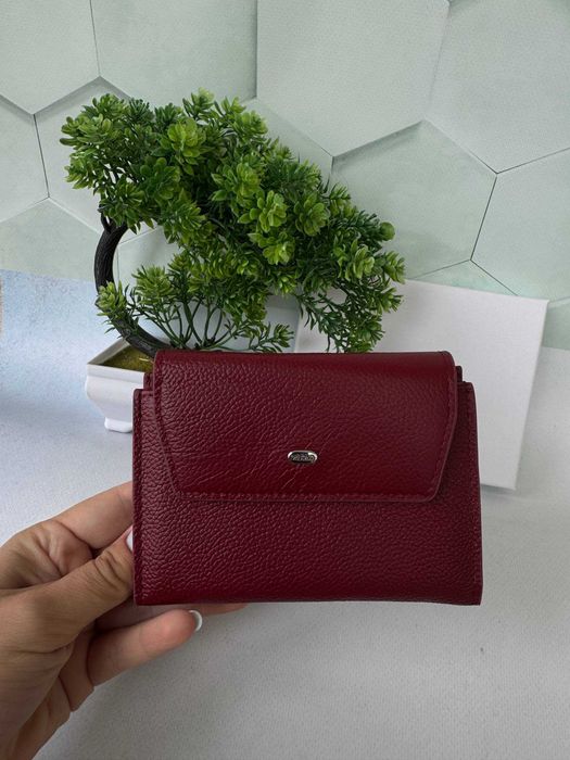 Жіночий шкіряний гаманець компактний