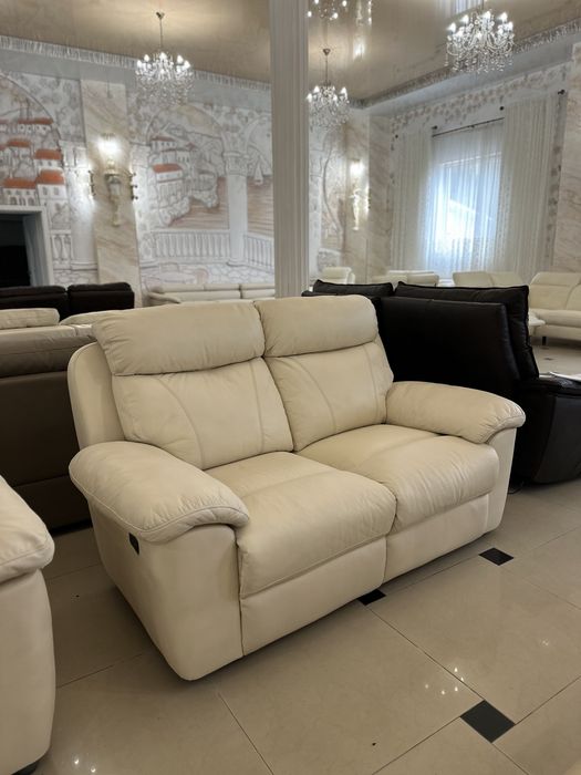 Розкішні шкіряні дивани 2-ка і 3-ка в білому кольорі з механізмом