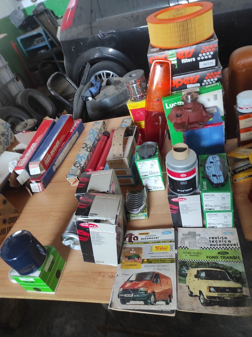 Diverso material para Ford Transit