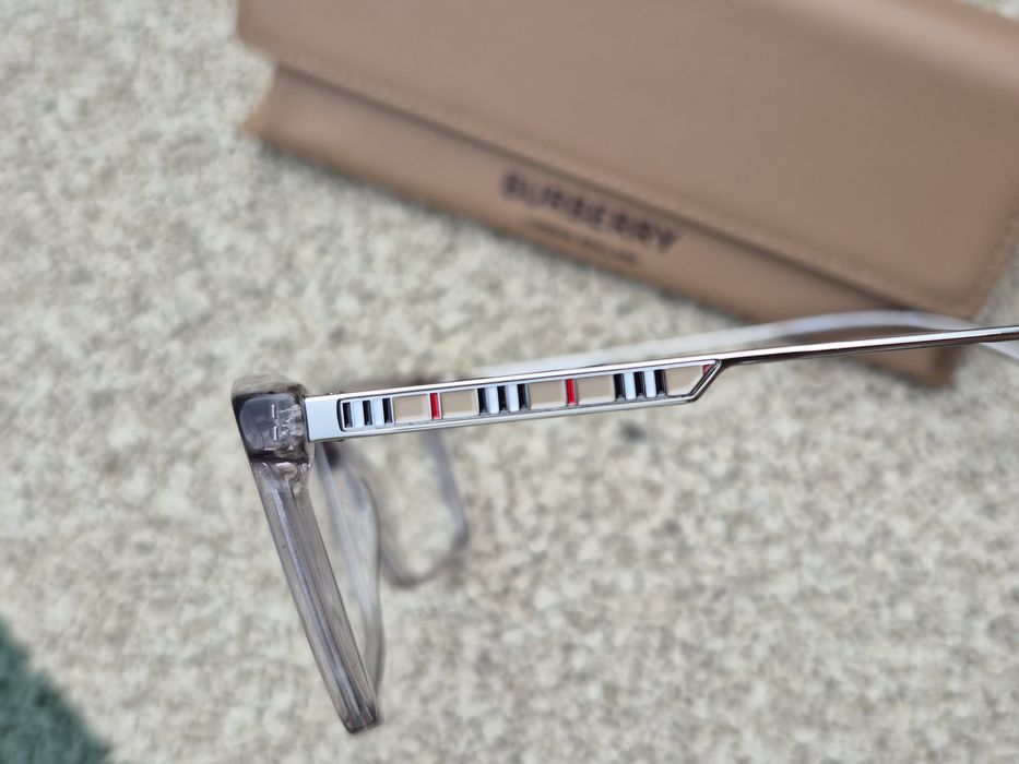 Прозорі прямокутні оправи  Harrington  B2339 від  Burbery!