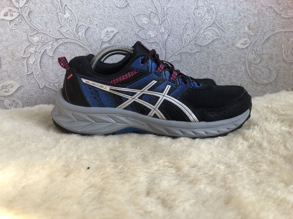 Десісезонні кросівки, як нові Asics Gel Venture 9 біг 40,5 40 39,5