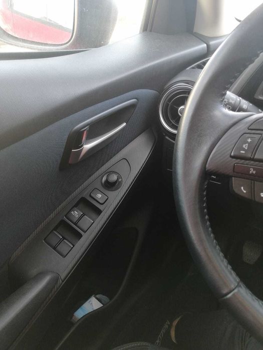 Vendo Mazda 2 ,com 27 720klms , gasolina, 2015