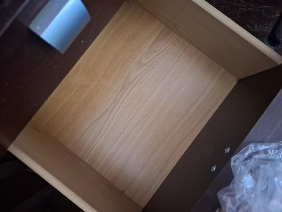 Par de mesas de cabeceira em madeira — 2 gavetas — ótimo estado”