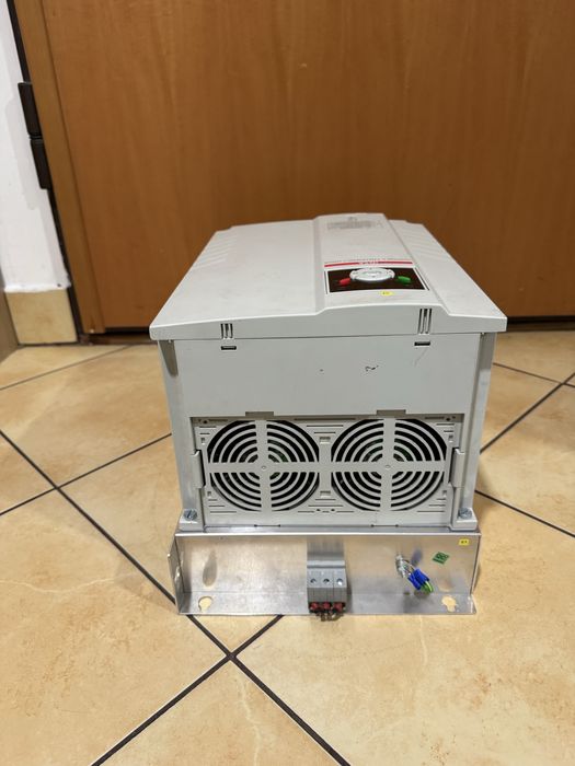 Sprawny Falownik wektorowy 11kW  LG SV110iG5A-4 iG5a LS