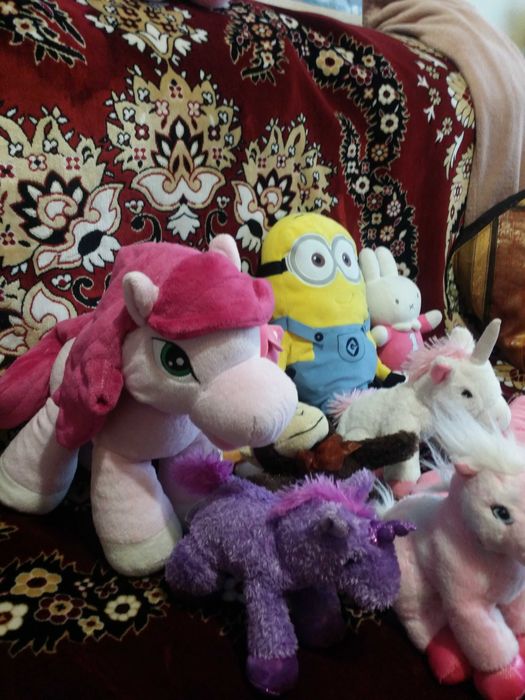 Іграшки мягкі дитячі одним лотом.