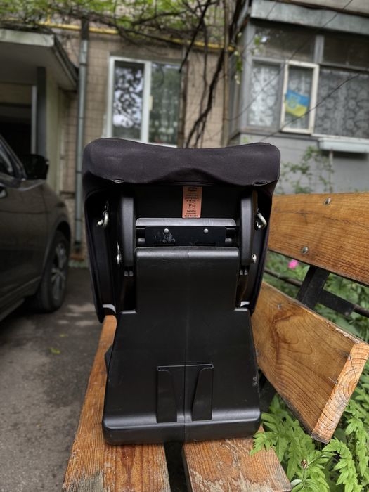 Дитяче автокрісло chicco чорний колір