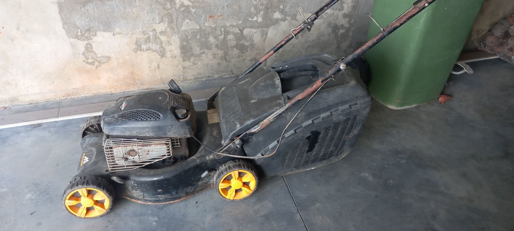 Máquina cortar relva